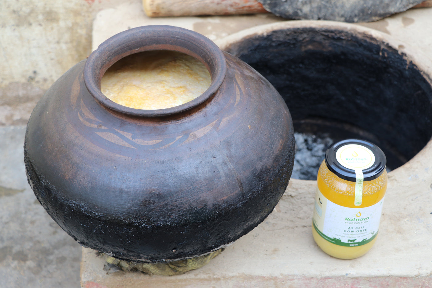 Pregnant woman and child enjoying nutritious A2 ghee from Ratnaya Organics for immunity and growth with bilona ghee